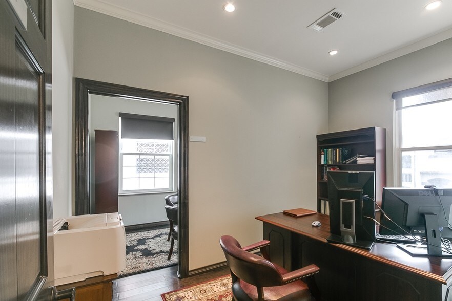 More Photos Of 3501 Allen Pky, Houston Office For Lease