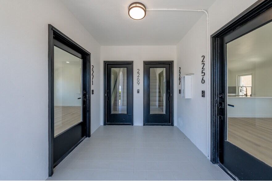 More Photos Of 2265-2271 Curlew St, San Diego Apartments For Sale