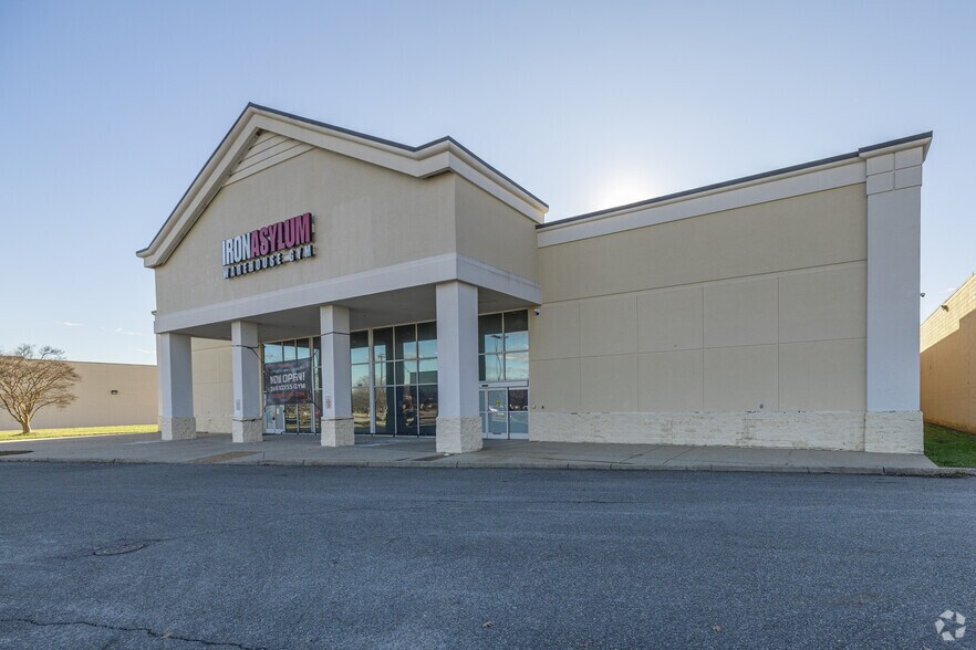 More Photos Of 369 Chatham Dr, Newport News Freestanding For Sale