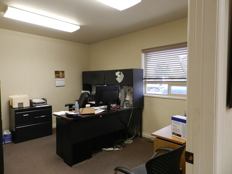 More Photos Of 1541 Ogden Rd, Montrose Medical For Lease