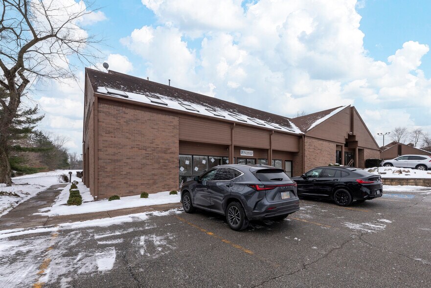 More Photos Of 555 W Schrock Rd, Westerville Medical For Sale