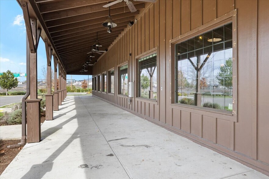 More Photos Of 1445 Center Dr, Medford Restaurant For Lease