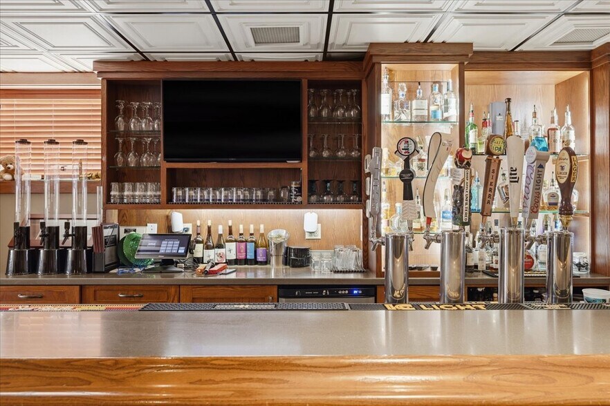 More Photos Of 318 New York Ave, Rochester Sports And Entertainment For Sale