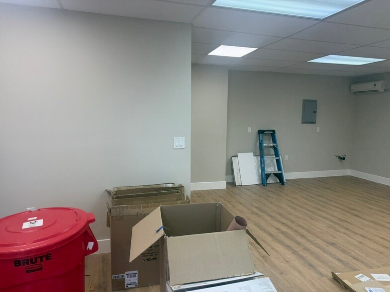 More Photos Of 817 S 1st Ave, Arcadia Storefront For Lease