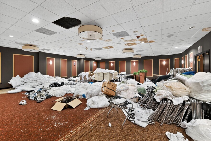 More Photos Of 1550 E Dundee Rd, Palatine Hotel For Sale