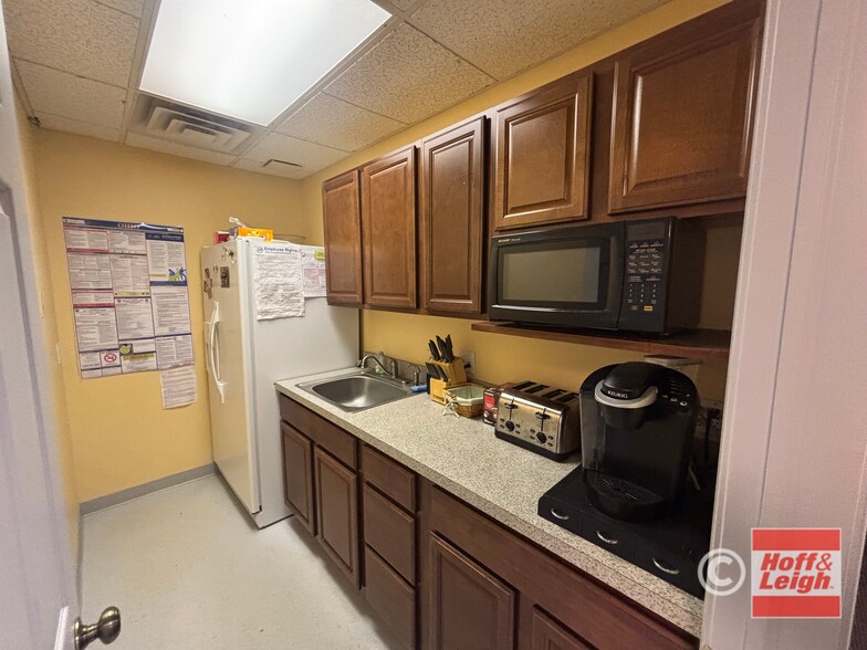 More Photos Of 8225 Brecksville Rd, Brecksville Office For Sale