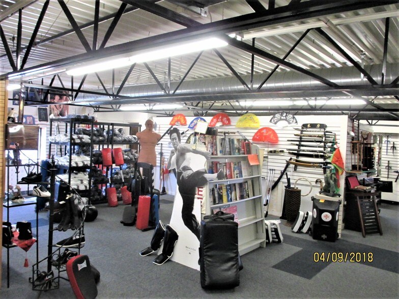 More Photos Of 19 6th Rd, Woburn Service For Sale