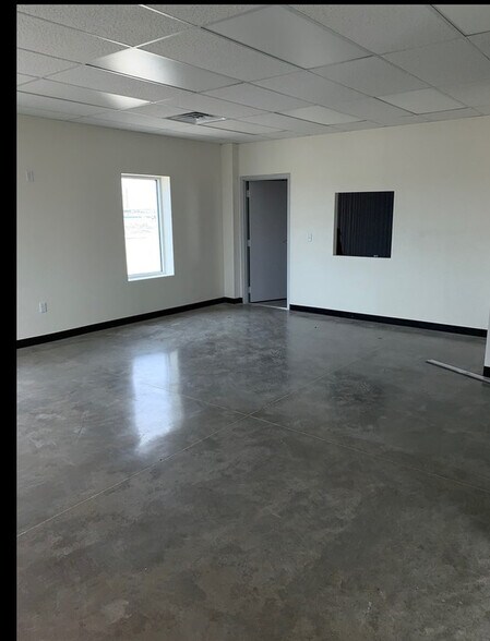 More Photos Of 2277 Ocotillo Dr, Pecos Warehouse For Sale