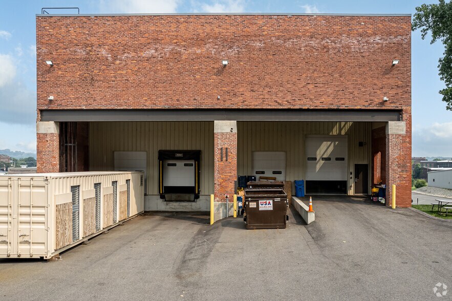 More Photos Of 55 Jackson St, Holyoke Manufacturing For Lease