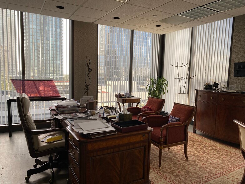 More Photos Of 1901 Avenue of the Stars, Los Angeles Office For Lease