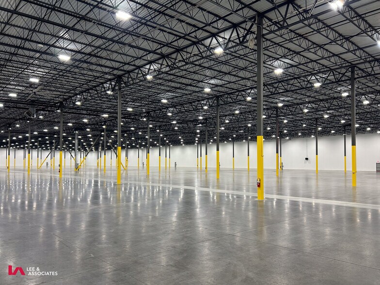 More Photos Of 2601 Skyview Dr, Lithia Springs Distribution For Lease