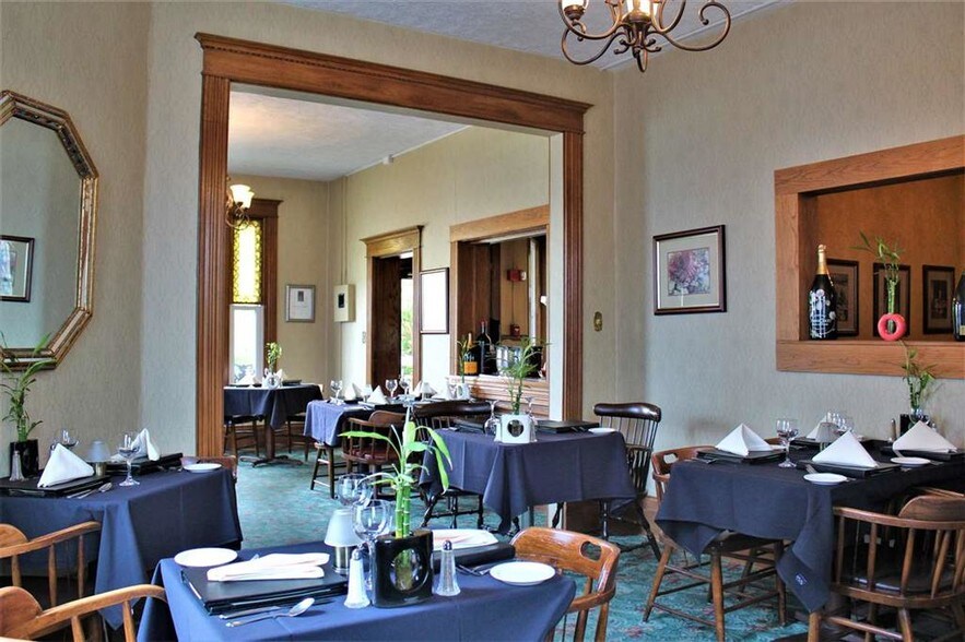 More Photos Of 1208 6th Ave, Huntington Restaurant For Sale