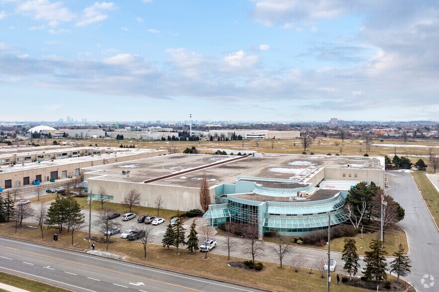 More Photos Of 11 Kenview Blvd, Brampton Warehouse For Lease