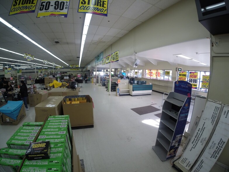 More Photos Of 1067 N Davis Rd, Salinas Garden Center For Lease