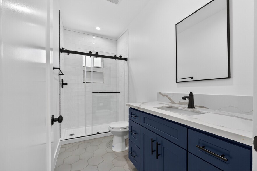 More Photos Of 678 E 45th St, Los Angeles Multifamily For Sale