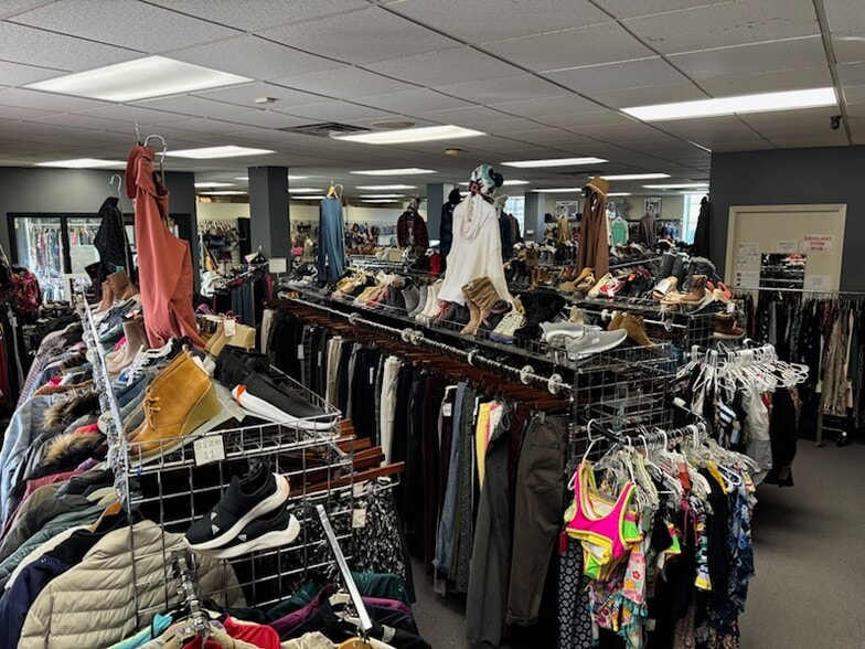 More Photos Of 102 5th St W, Chaska Office For Sale