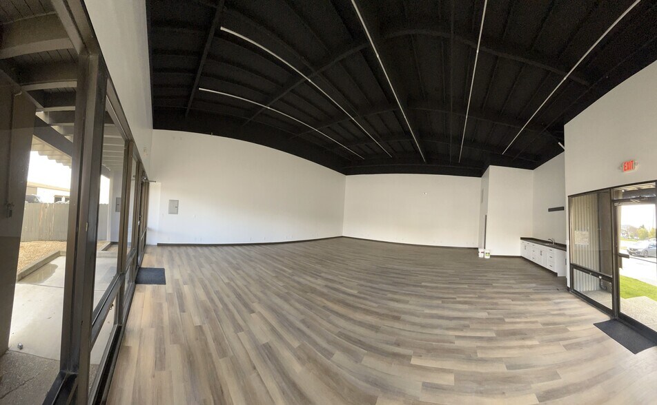 More Photos Of 300-332 Littlefield Ave, South San Francisco Showroom For Lease