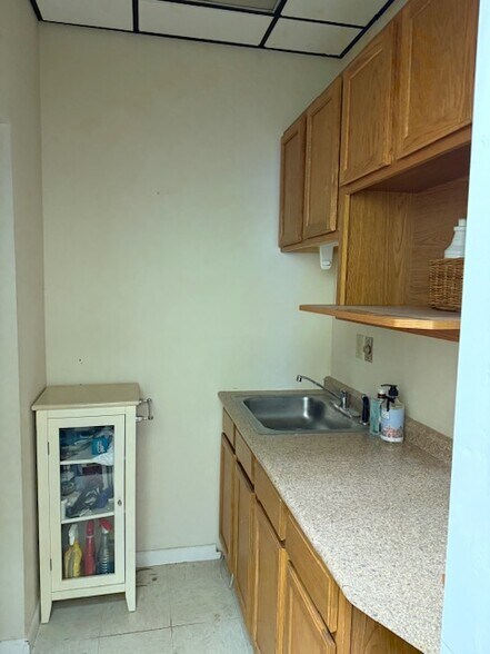 More Photos Of 4 John St, Morristown Office For Lease