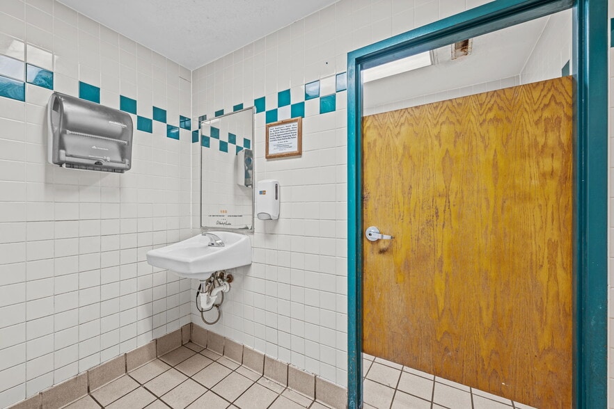 More Photos Of 1512 US Highway 70 E, New Bern Fast Food For Sale