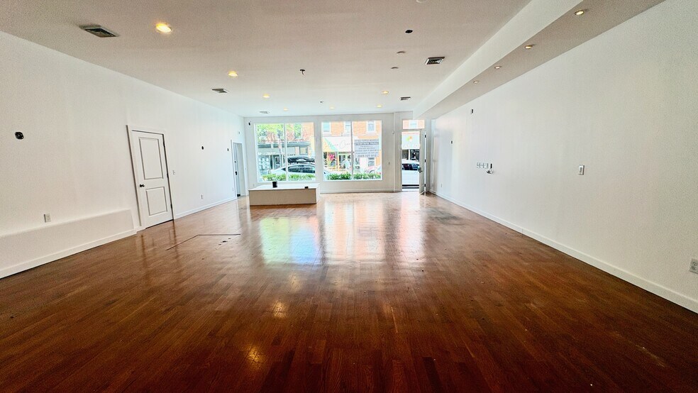 More Photos Of 317 Warren St, Hudson Storefront Retail Residential For Lease