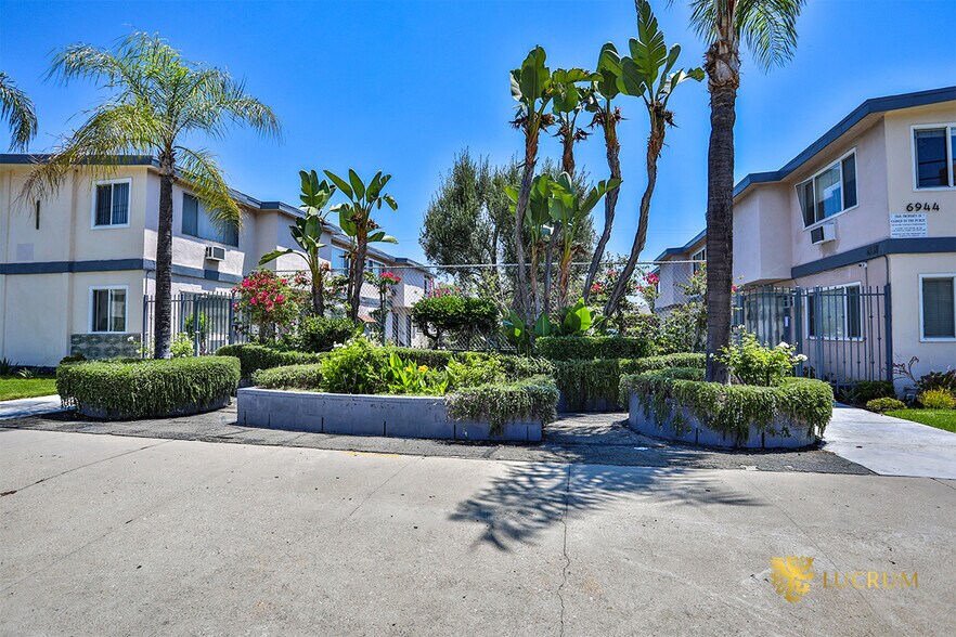 More Photos Of 6944-6954 Coldwater Canyon Ave, North Hollywood Apartments For Sale