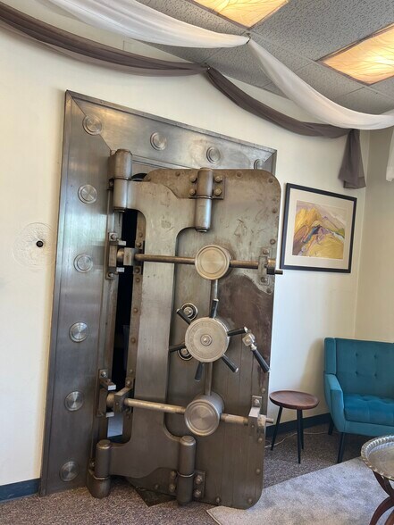 More Photos Of 502 Trade St, Amity Freestanding For Sale