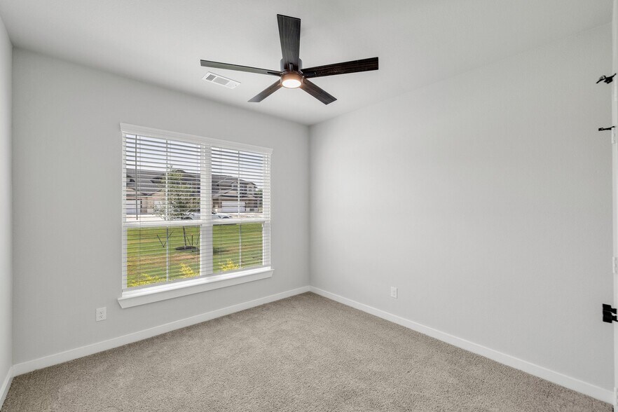 More Photos Of 651-655 Clovis St, Midlothian Apartments For Sale