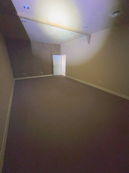 More Photos Of 802-806 Wynan Ct, Anadarko Medical For Sale