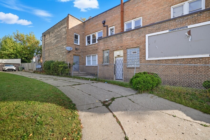More Photos Of 2214 W Hopkins St, Milwaukee Apartments For Sale