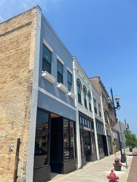 More Photos Of 5814 6th Ave, Kenosha Restaurant For Lease