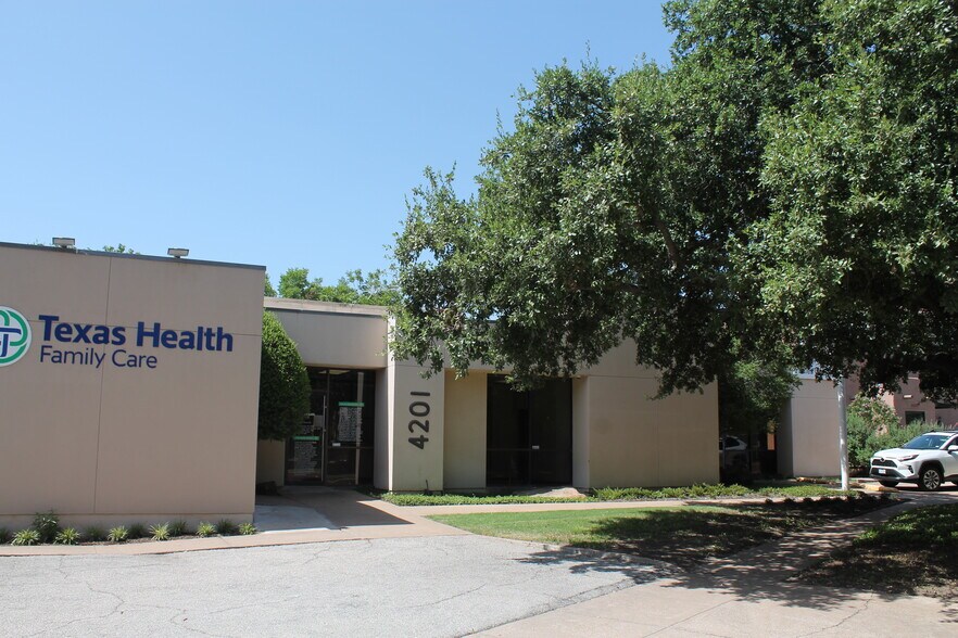 More Photos Of 4201 Camp Bowie Blvd, Fort Worth Medical For Lease