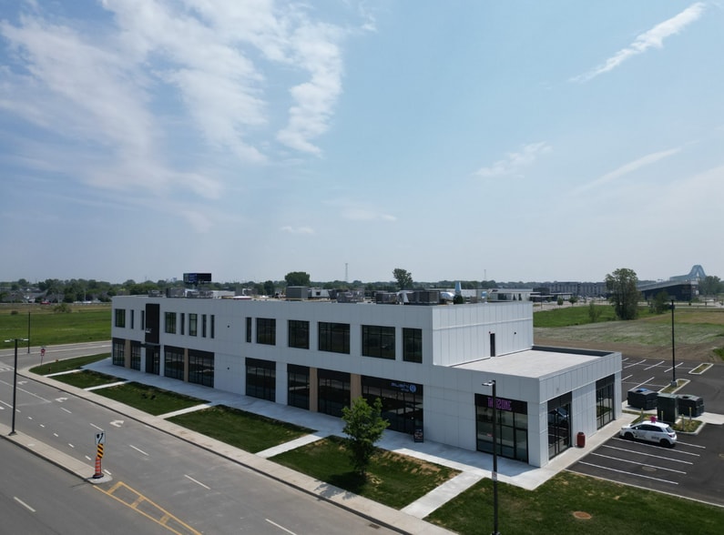 More Photos Of 2605 St Des Vitrines, Trois-Rivières Office For Lease