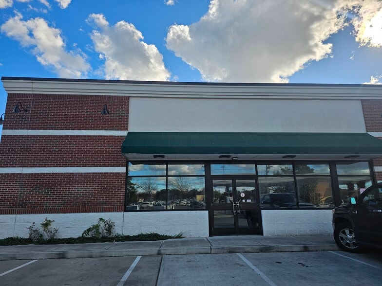 Primary Photo Of 2320 Union Blvd, Bay Shore General Retail For Lease
