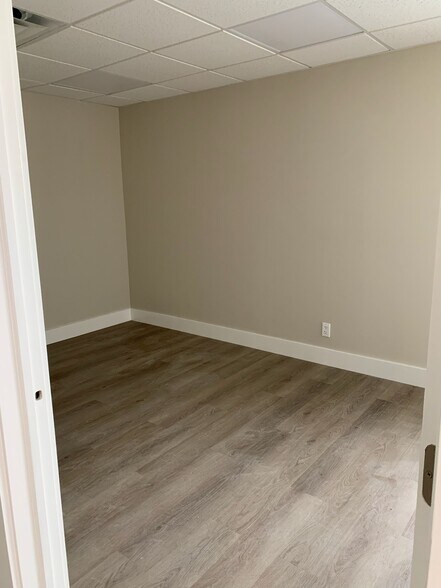 More Photos Of 3444 Marinatown Ln, North Fort Myers Unknown For Lease