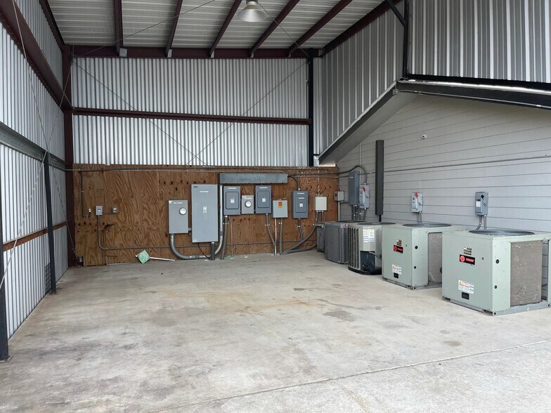 More Photos Of 15102 Interstate 45, Conroe Storefront Retail Office For Lease