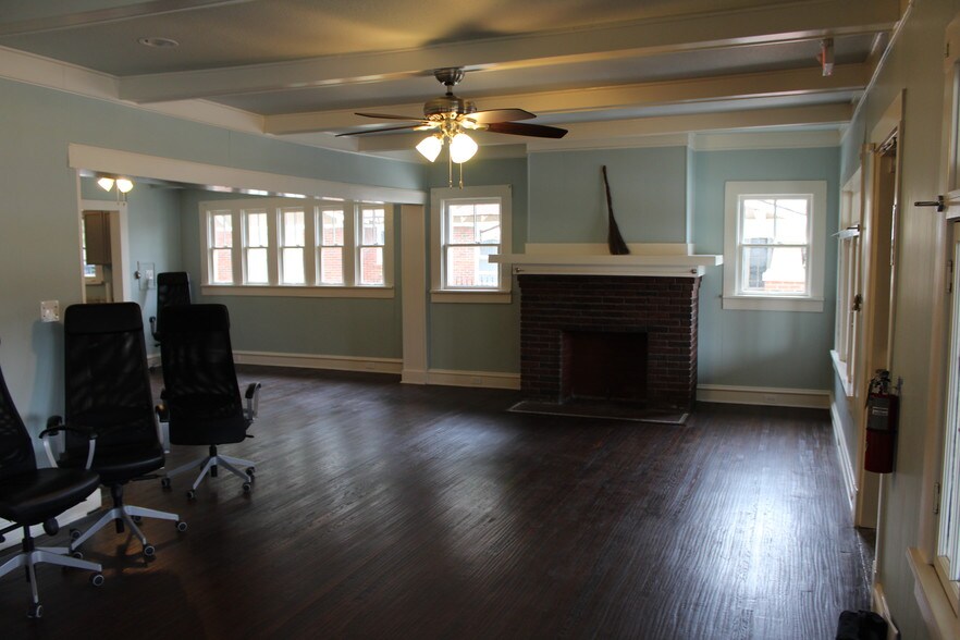 More Photos Of 2812 Hemphill St, Fort Worth Office For Sale
