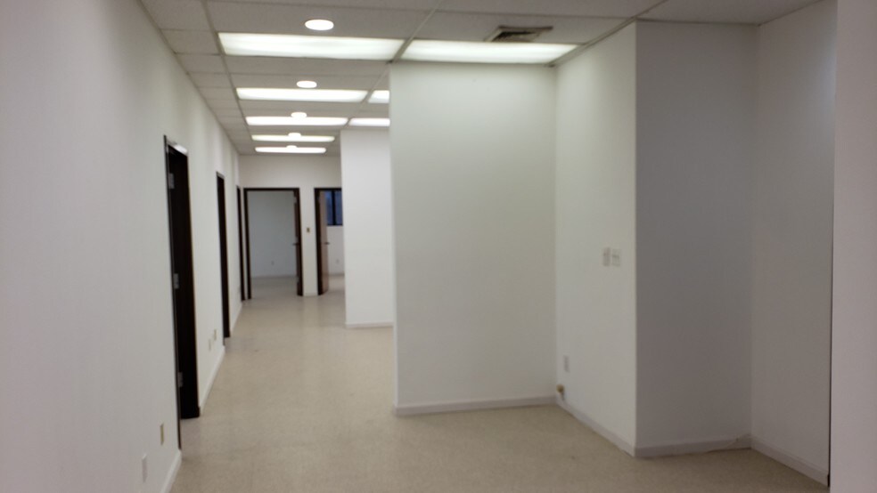 More Photos Of 4 Cedar Swamp Rd, Glen Cove Office For Sale