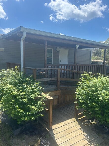 More Photos Of 13 Evergreen Cir, Dunlap Trailer Camper Park For Sale