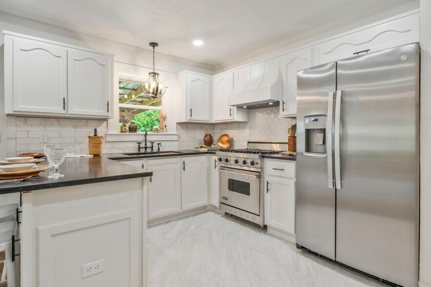 More Photos Of 6682 Ravine St, Milton Office Residential For Sale