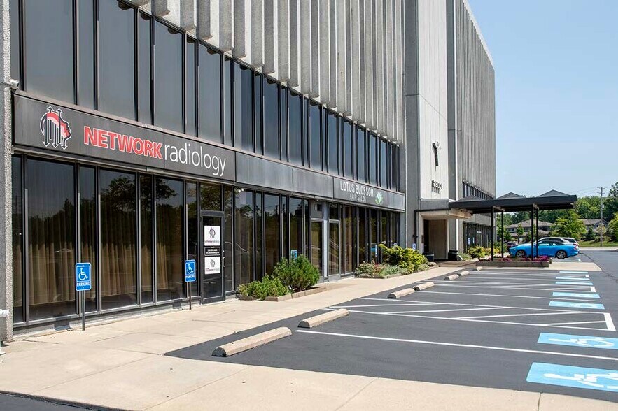 More Photos Of 29001 Cedar Rd, Lyndhurst Medical For Lease