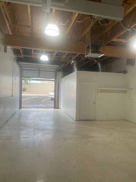 More Photos Of 17252 E Falcon Dr, Fountain Hills Warehouse For Lease