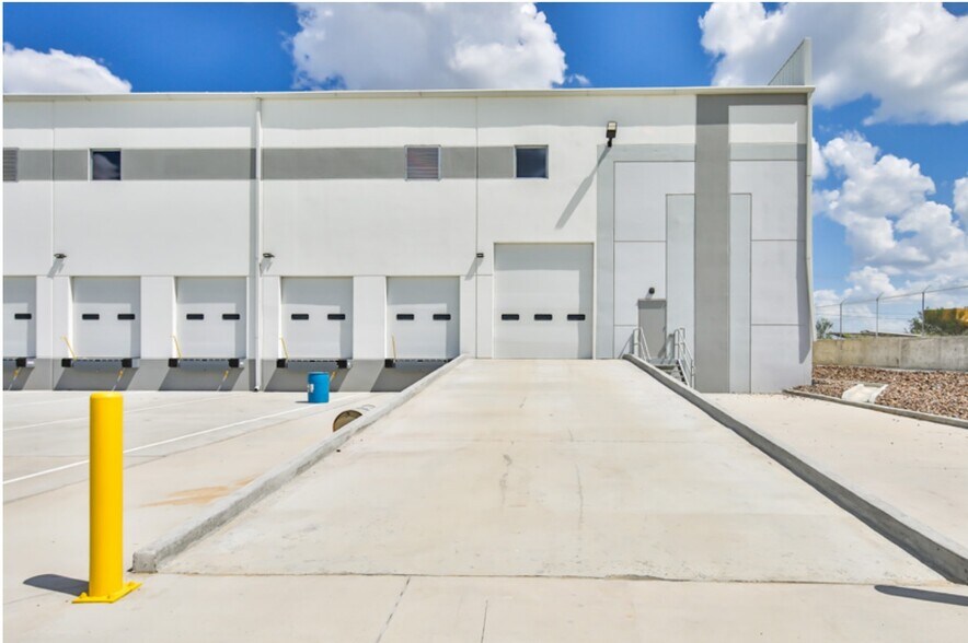 More Photos Of 102 Tottenham Dr., Laredo Warehouse For Sale