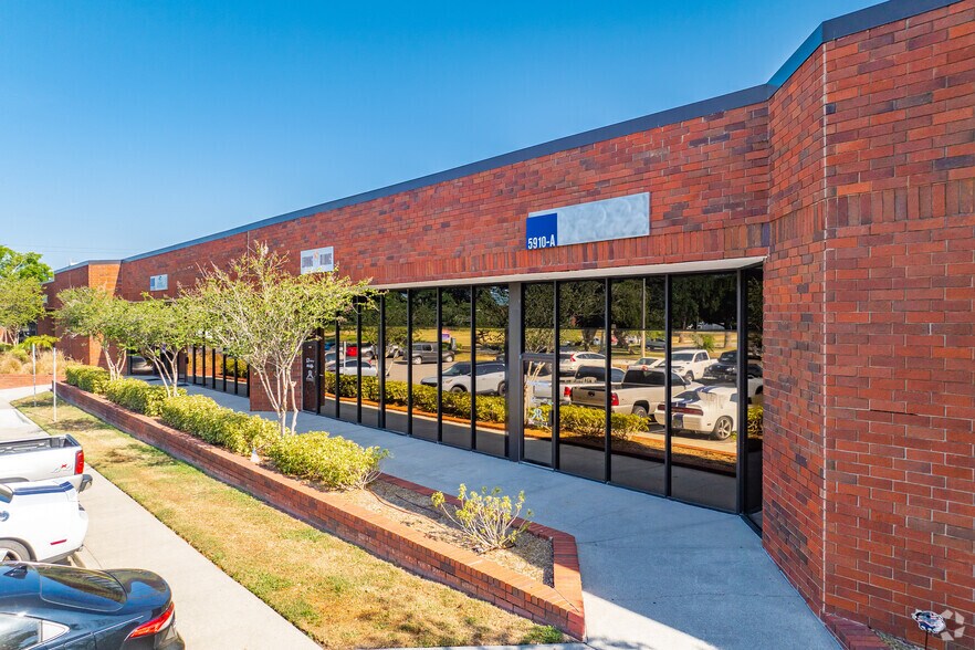 More Photos Of 5802 Breckenridge Pky, Tampa Light Distribution For Lease