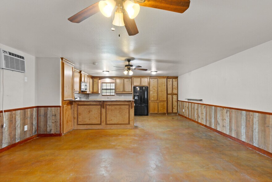 More Photos Of 22360 Highway 321, Cleveland Flex For Sale