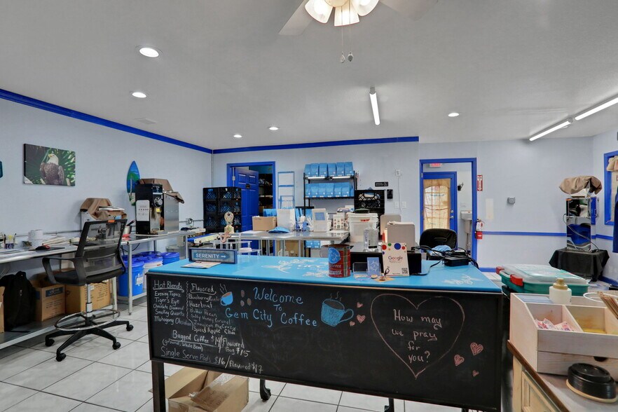 More Photos Of 413 Elm St, Welaka Freestanding For Sale