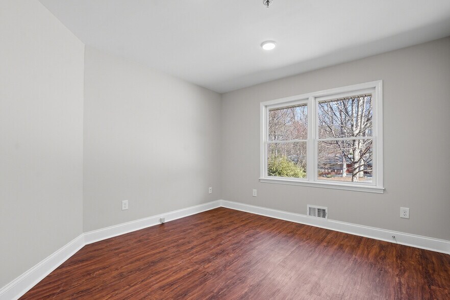 More Photos Of 2239 Scenic Dr, Snellville Office For Sale