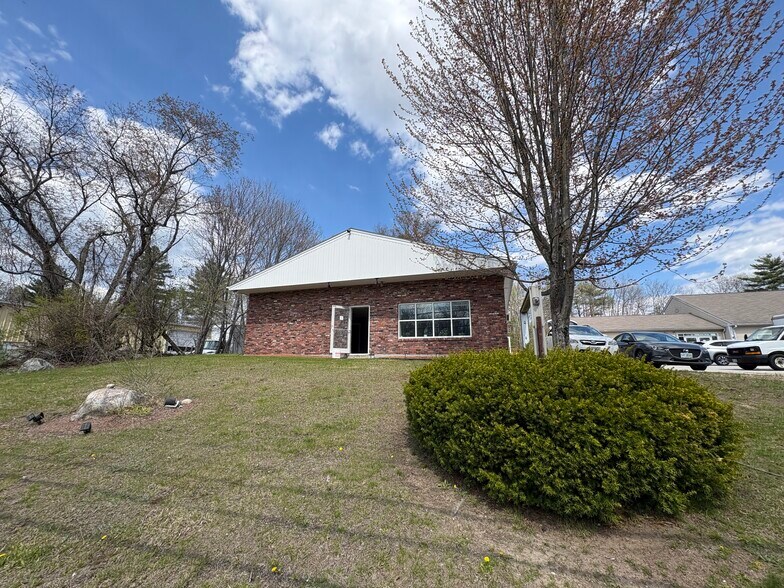 More Photos Of 45 Londonderry Tpke, Hooksett Office For Lease