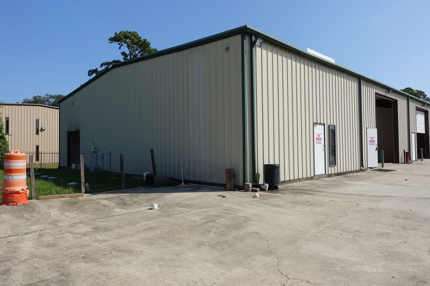 More Photos Of 19525 Wied Rd, Spring Warehouse For Lease