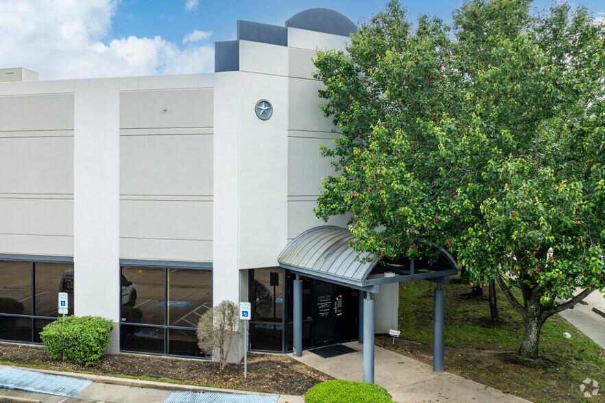 More Photos Of 210-240 Spring Hill Dr, The Woodlands Unknown For Lease