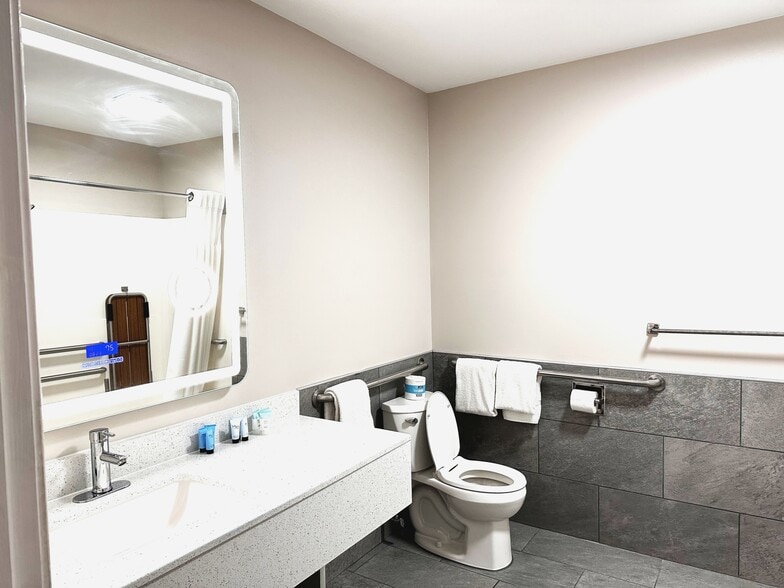 More Photos Of 2439 Old Philadelphia Pike, Lancaster Hotel For Sale